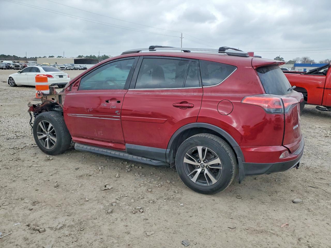2018 TOYOTA RAV4 XLE photo 4