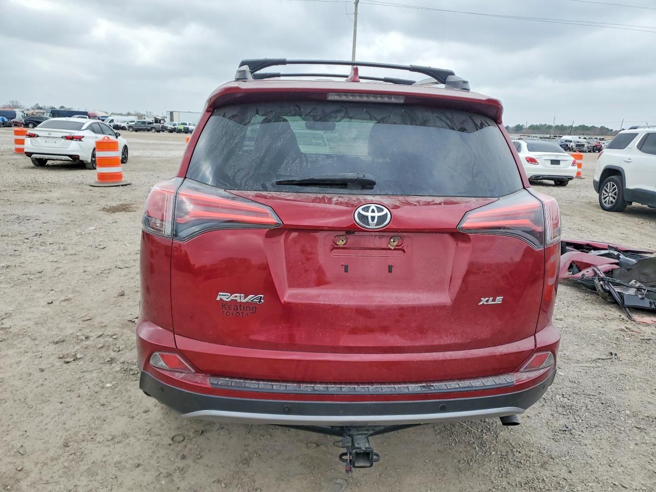 2018 TOYOTA RAV4 XLE photo 16