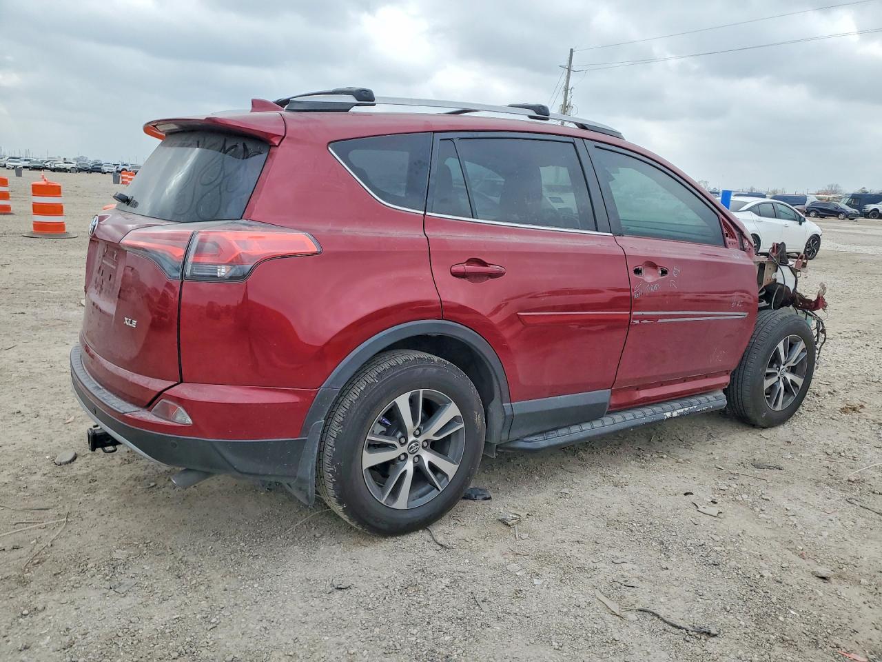 2018 TOYOTA RAV4 XLE photo 7