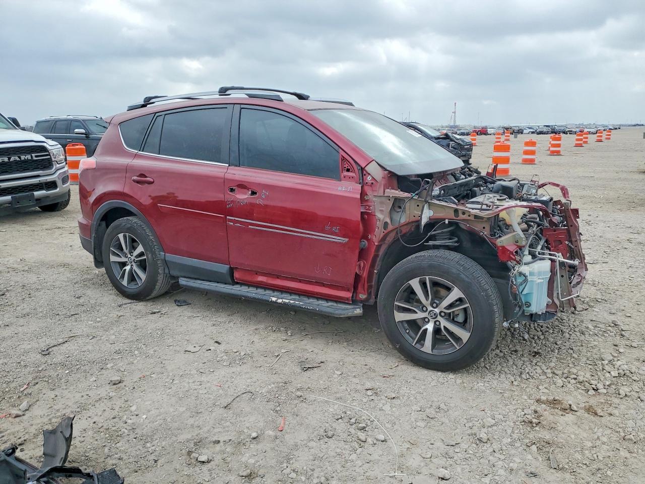 2018 TOYOTA RAV4 XLE photo 10
