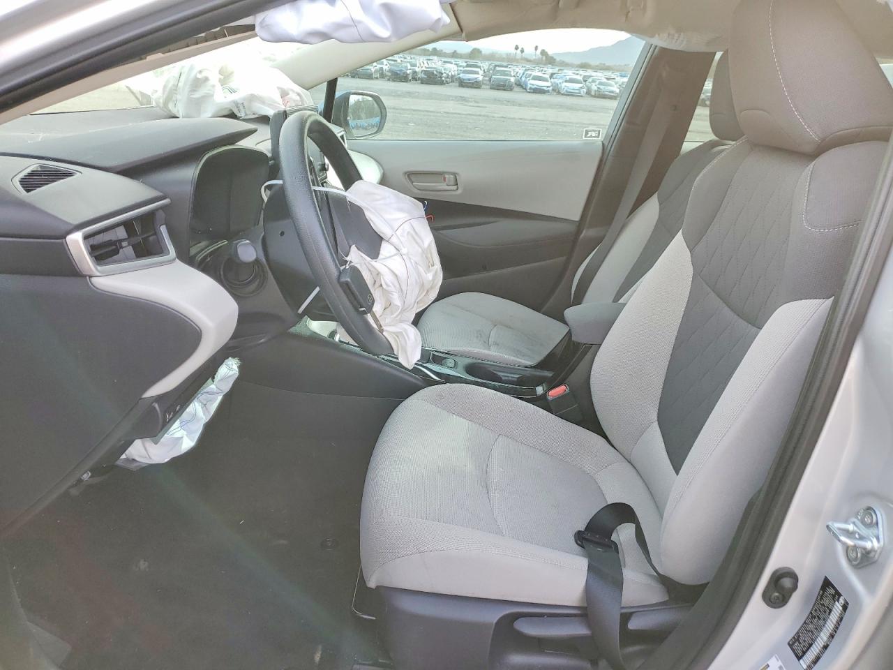 2022 TOYOTA COROLLA LE photo 13
