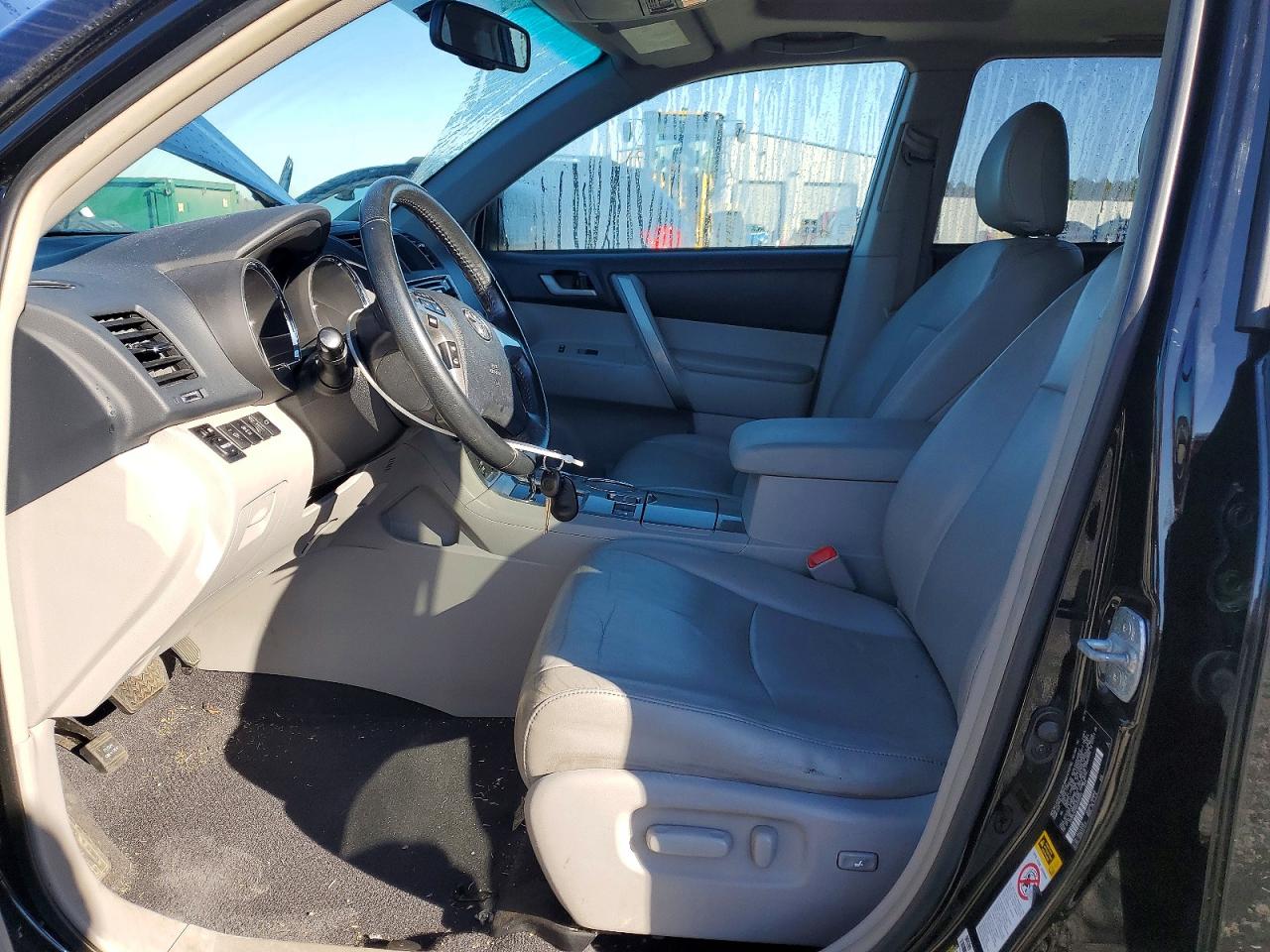 2013 TOYOTA HIGHLANDER SE photo 7