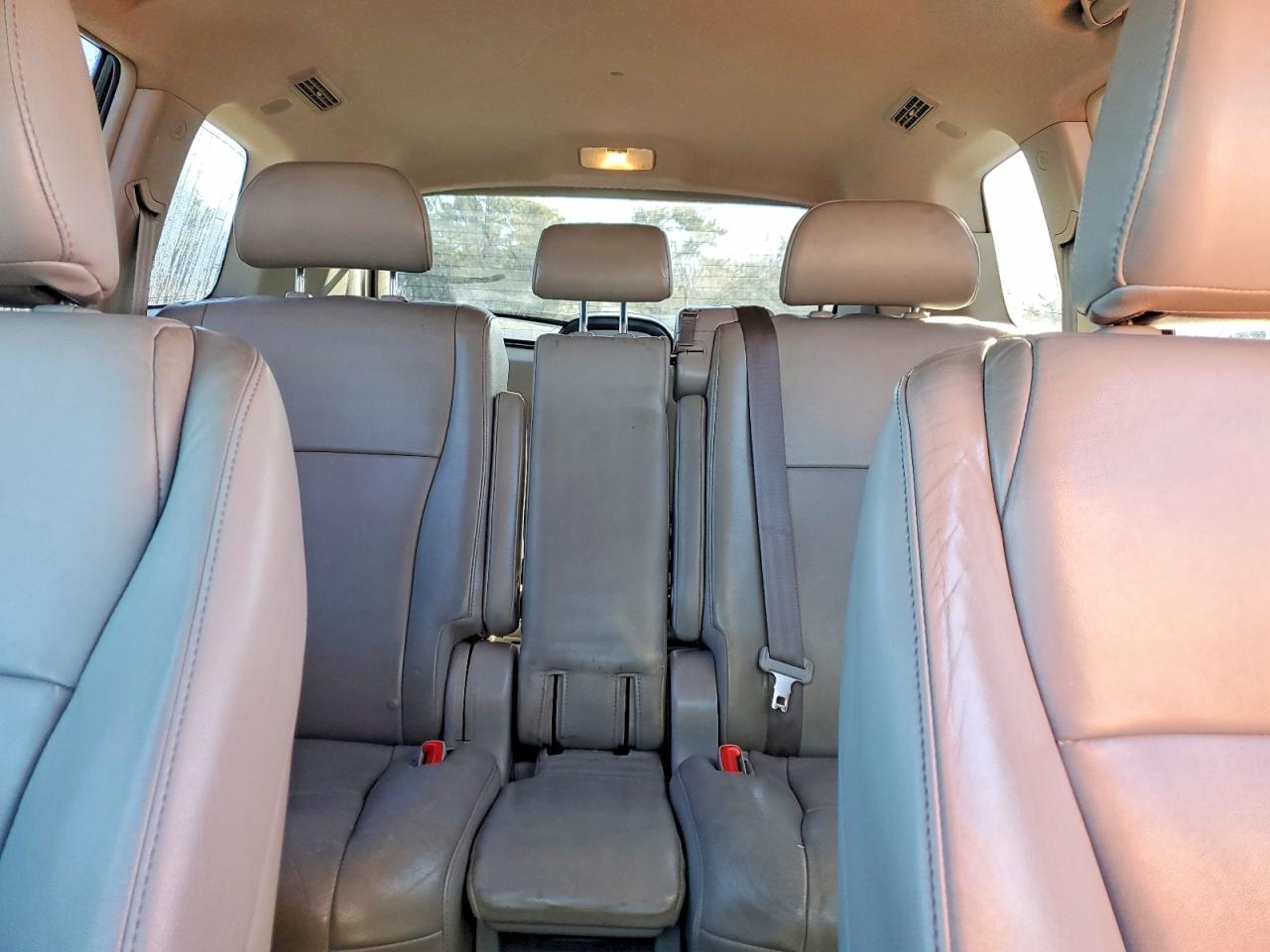 2013 TOYOTA HIGHLANDER SE photo 10