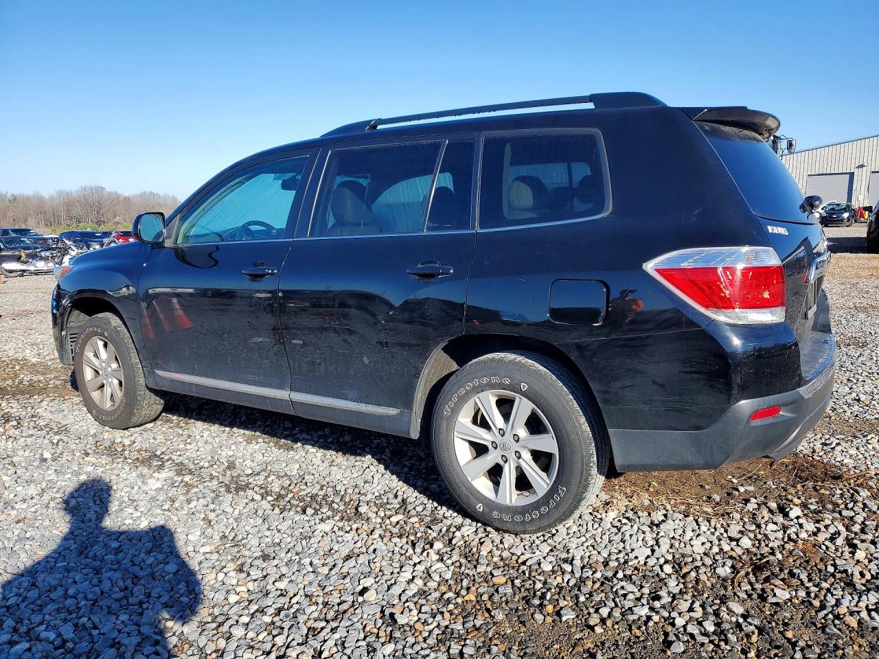 2013 TOYOTA HIGHLANDER SE photo 2