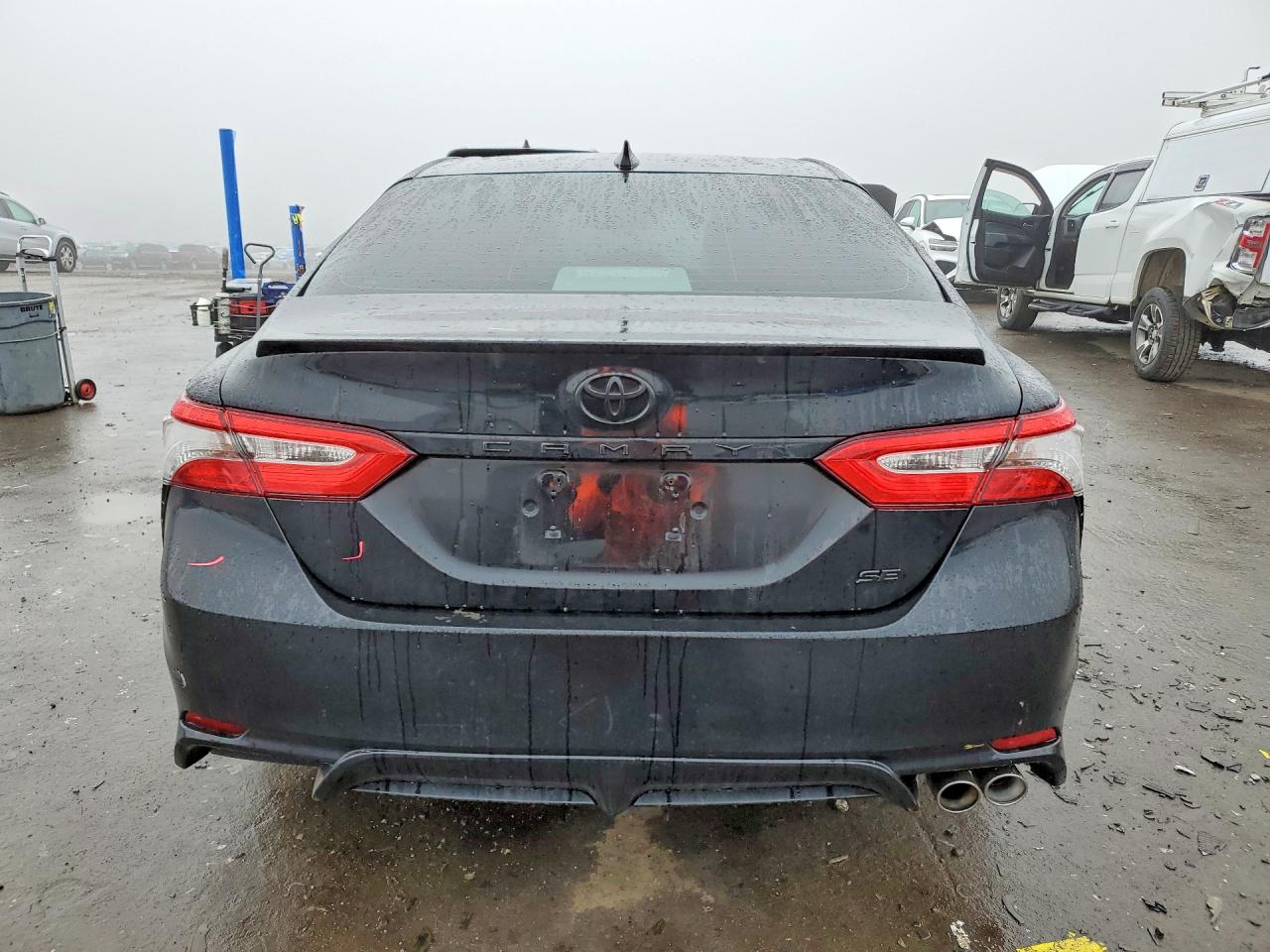 2019 TOYOTA CAMRY SE photo 6