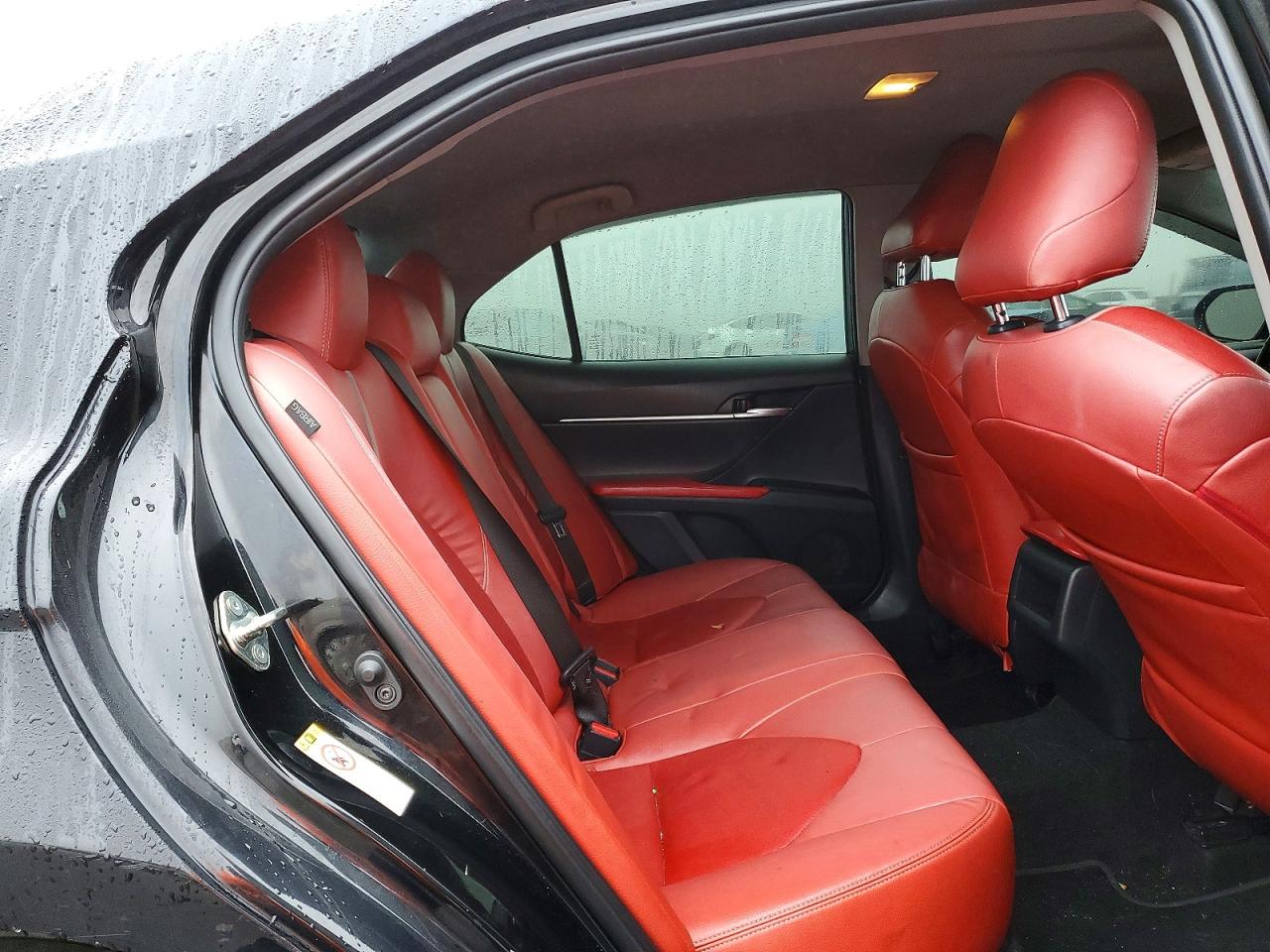2019 TOYOTA CAMRY SE photo 10