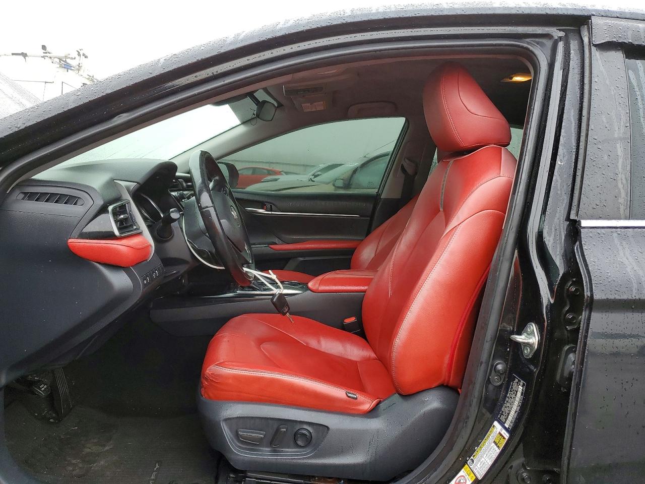2019 TOYOTA CAMRY SE photo 7