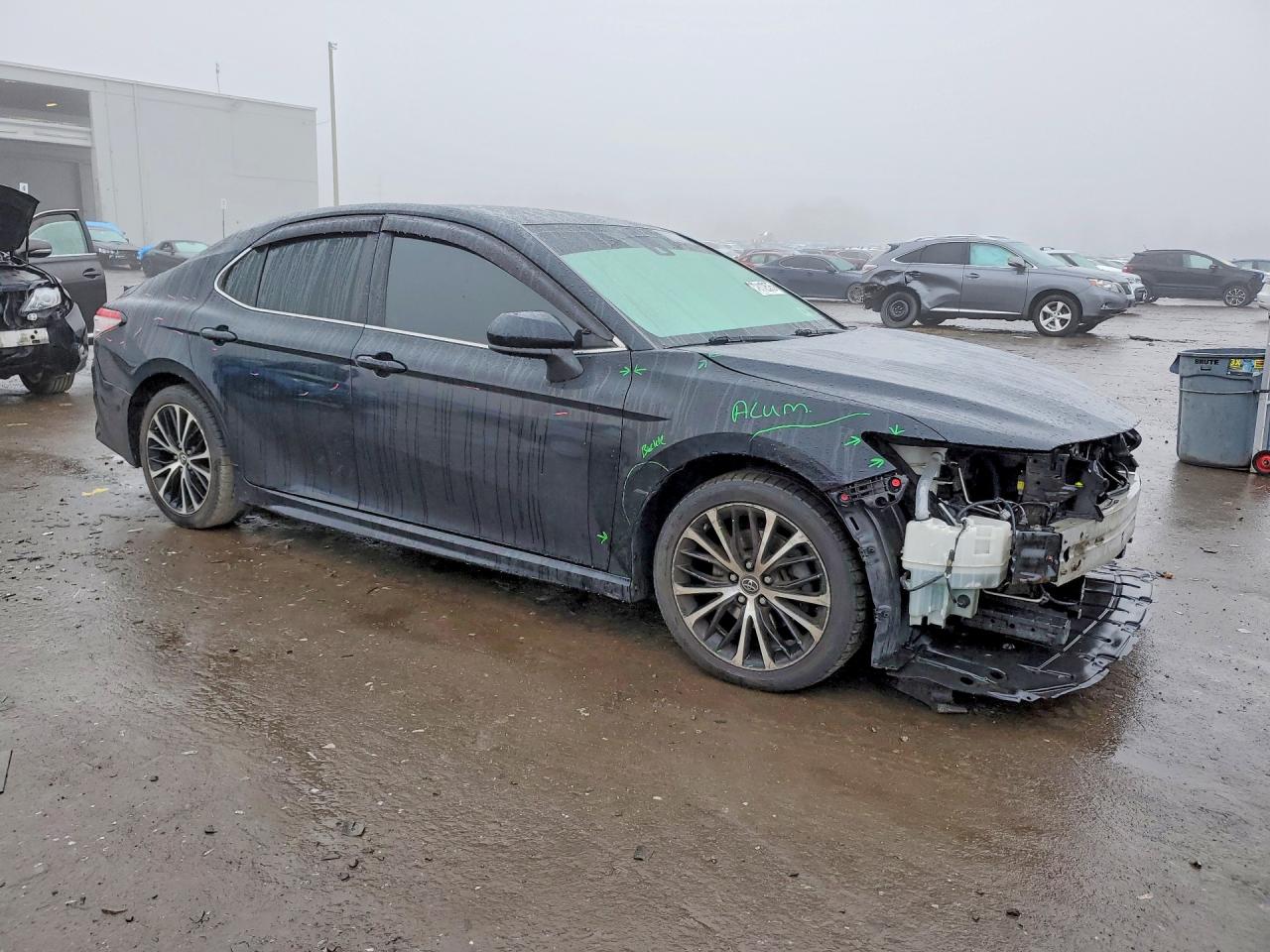 2019 TOYOTA CAMRY SE photo 4