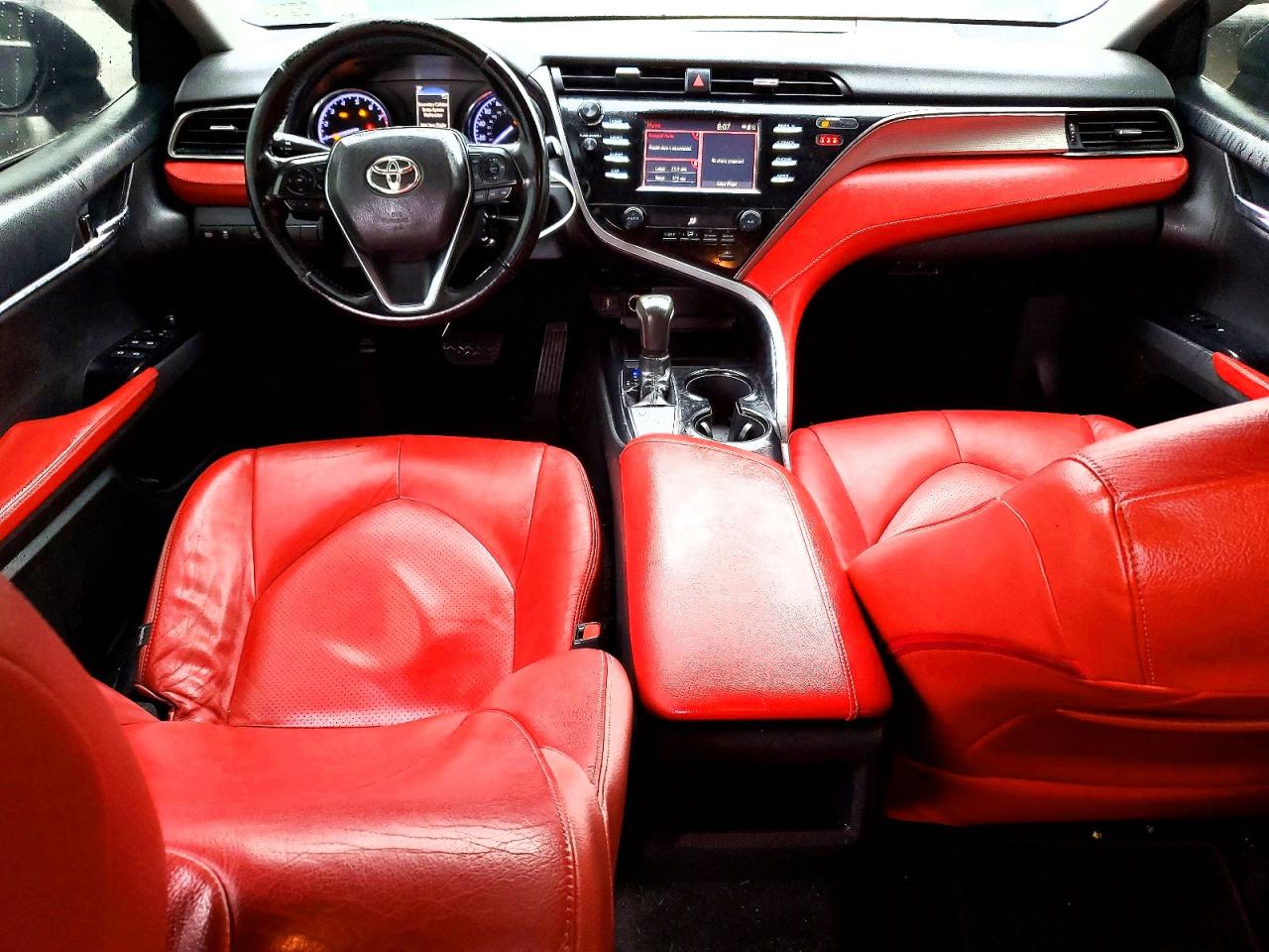 2019 TOYOTA CAMRY SE photo 8