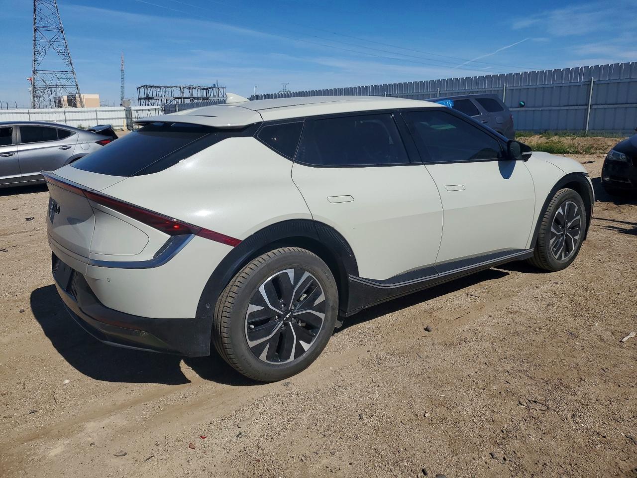 2024 KIA EV6 WIND photo 3
