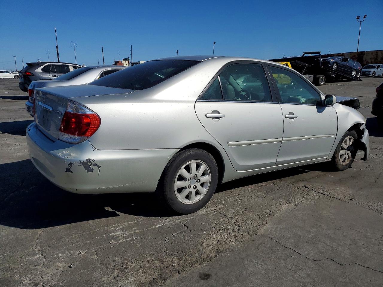 2005 TOYOTA CAMRY LE photo 3
