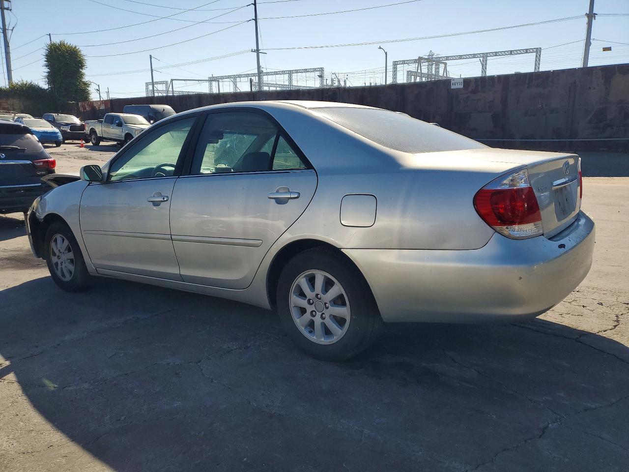 2005 TOYOTA CAMRY LE photo 2