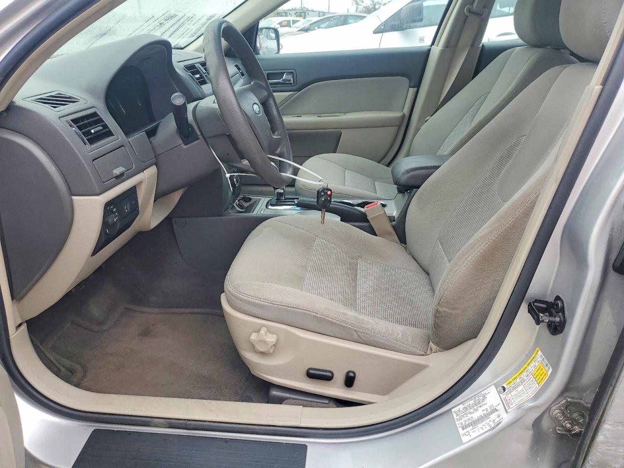 2011 FORD FUSION SE photo 19