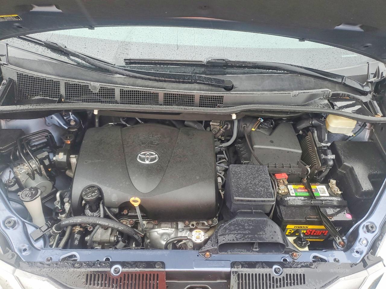 2017 TOYOTA SIENNA XLE 8-PASSENGER photo 23