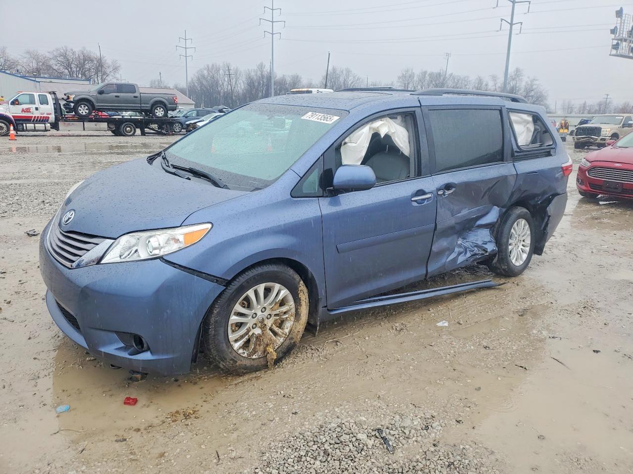 2017 TOYOTA SIENNA