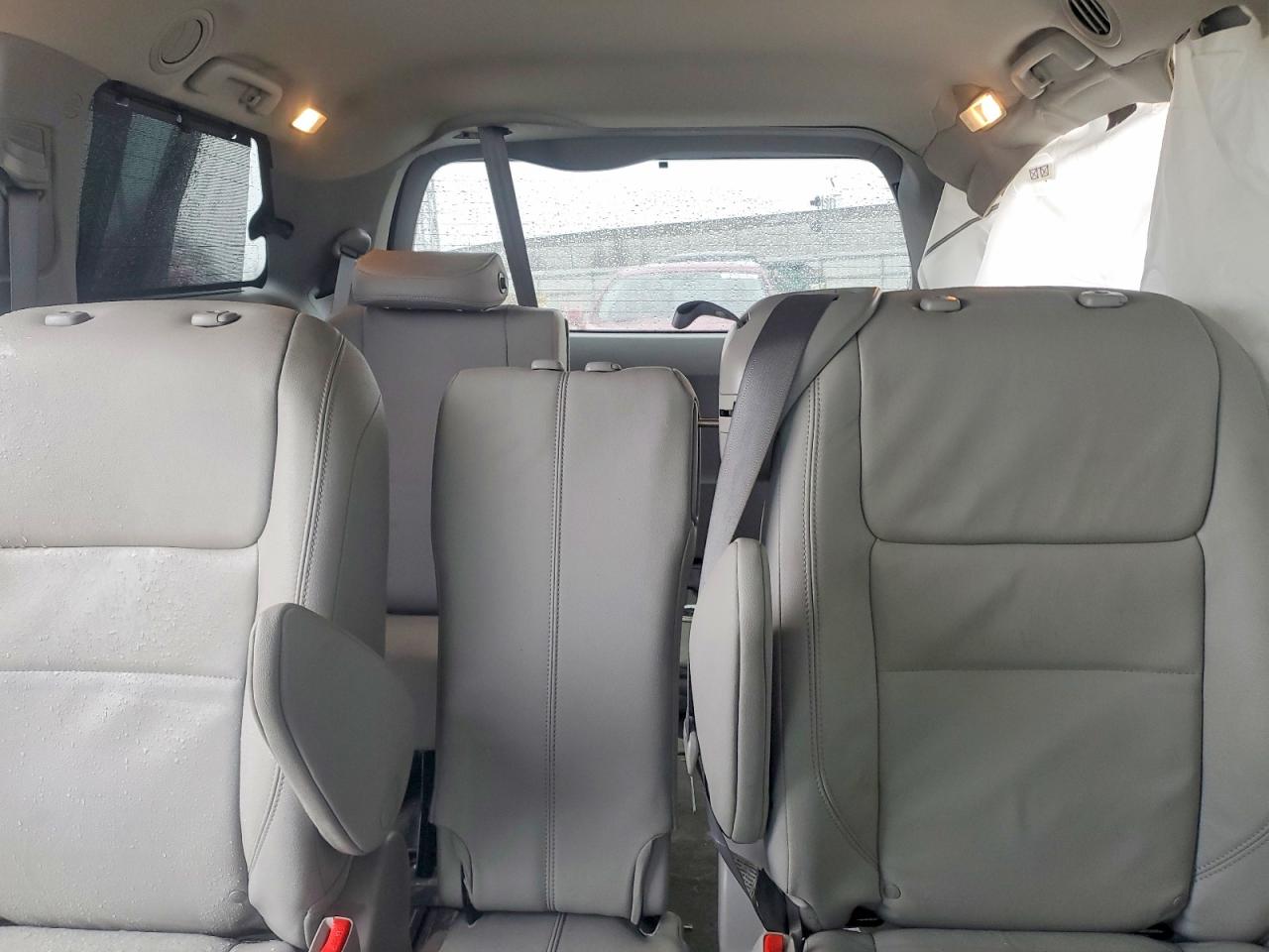 2017 TOYOTA SIENNA XLE 8-PASSENGER photo 19