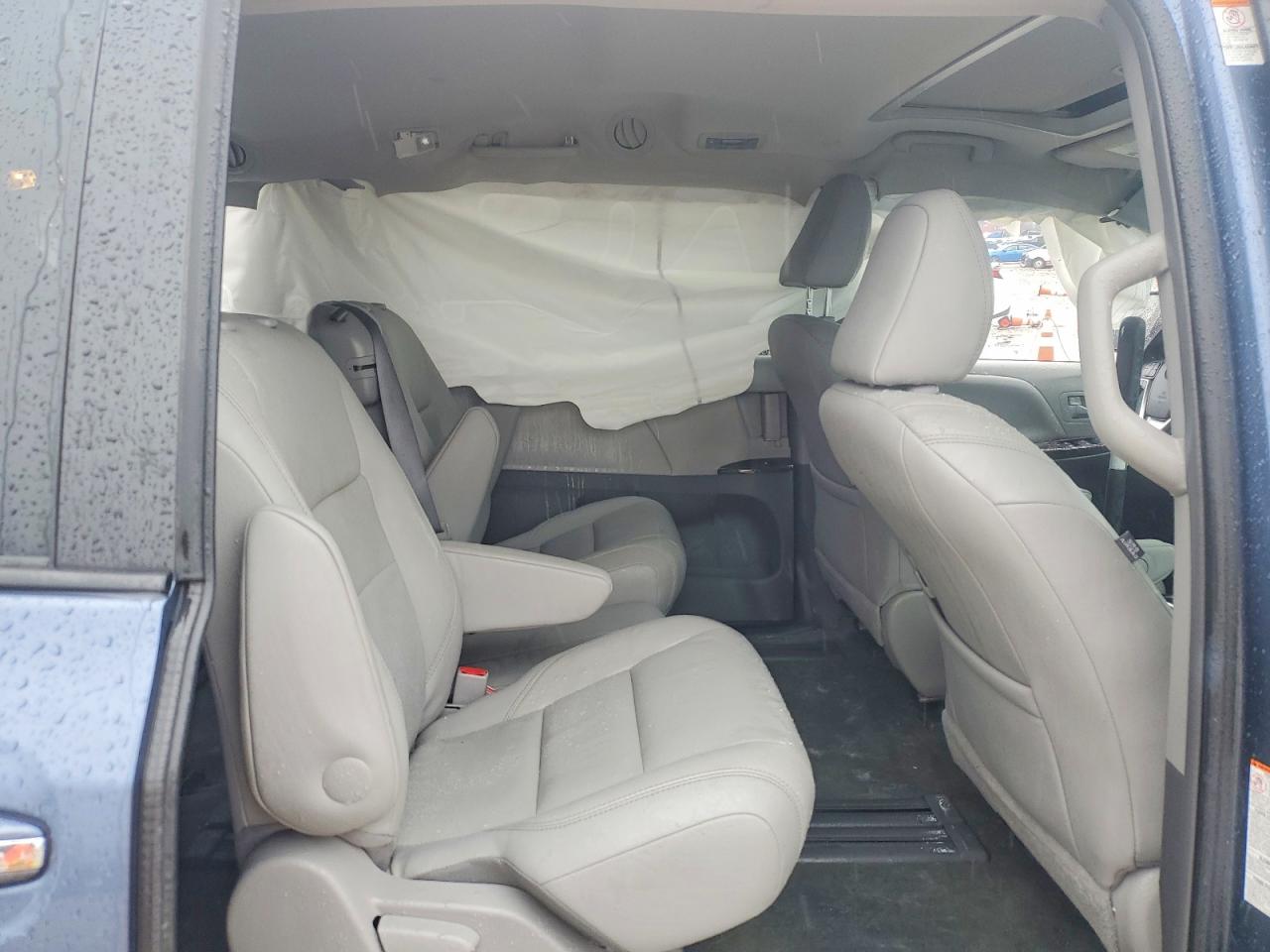 2017 TOYOTA SIENNA XLE 8-PASSENGER photo 21