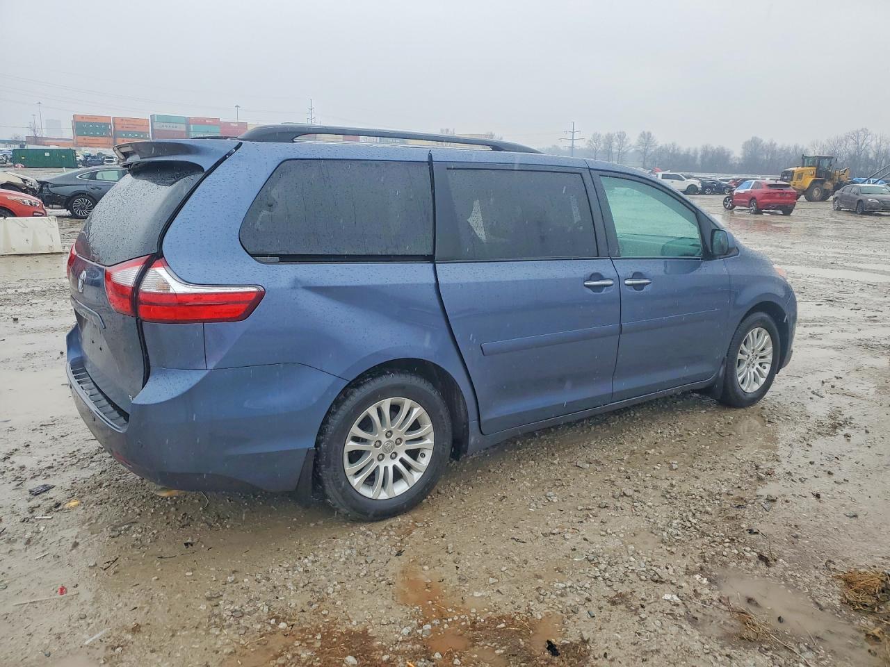 2017 TOYOTA SIENNA XLE 8-PASSENGER photo 5