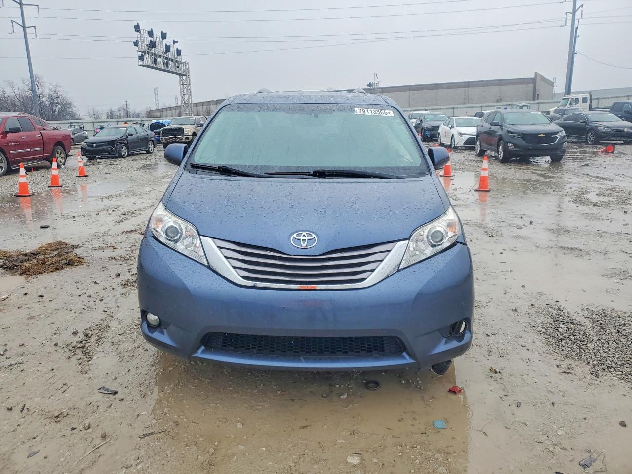 2017 TOYOTA SIENNA XLE 8-PASSENGER photo 9