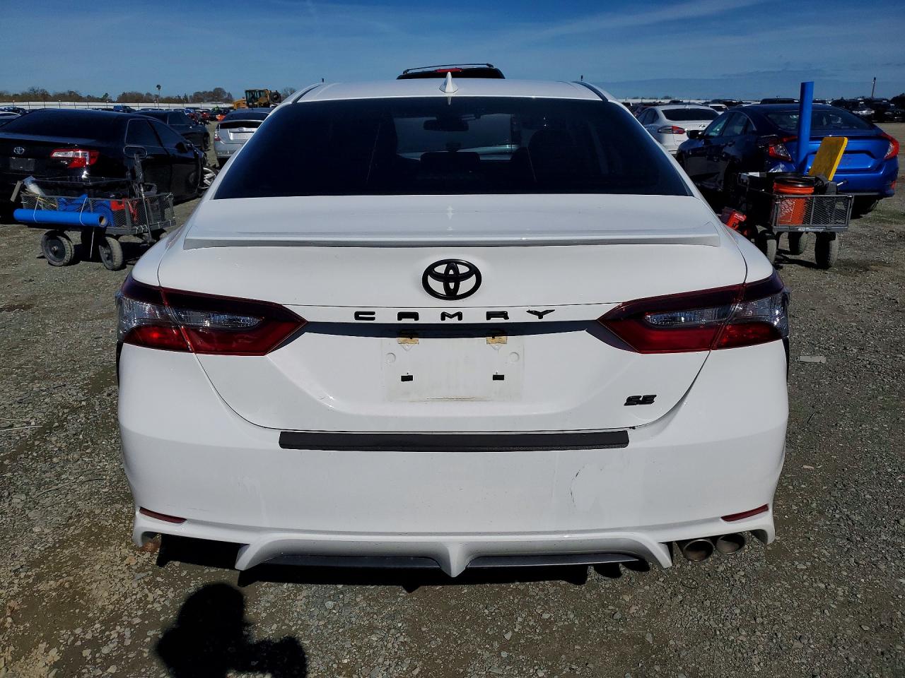 2021 TOYOTA CAMRY SE photo 16