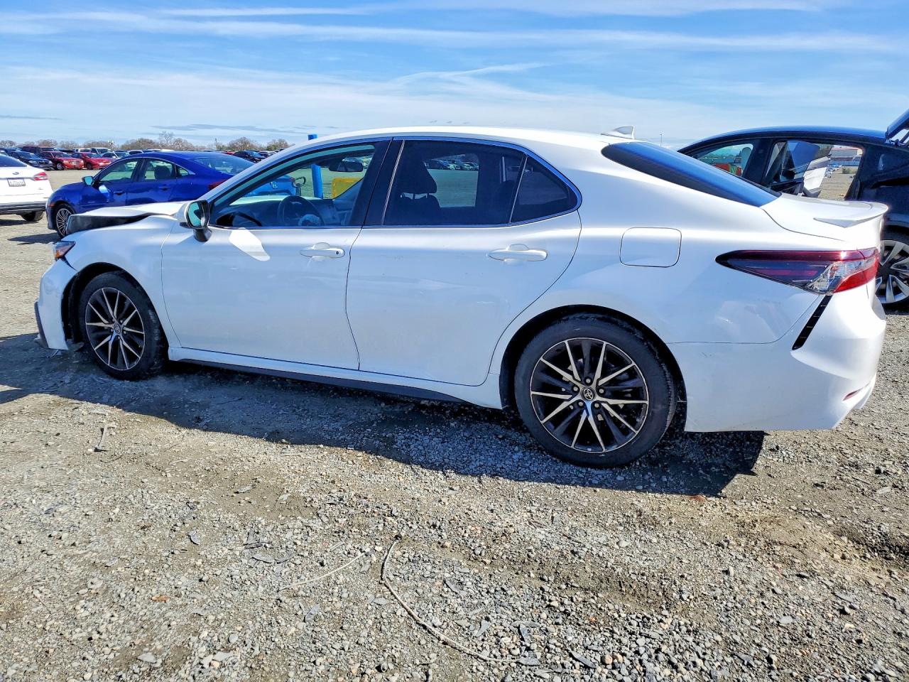 2021 TOYOTA CAMRY SE photo 4