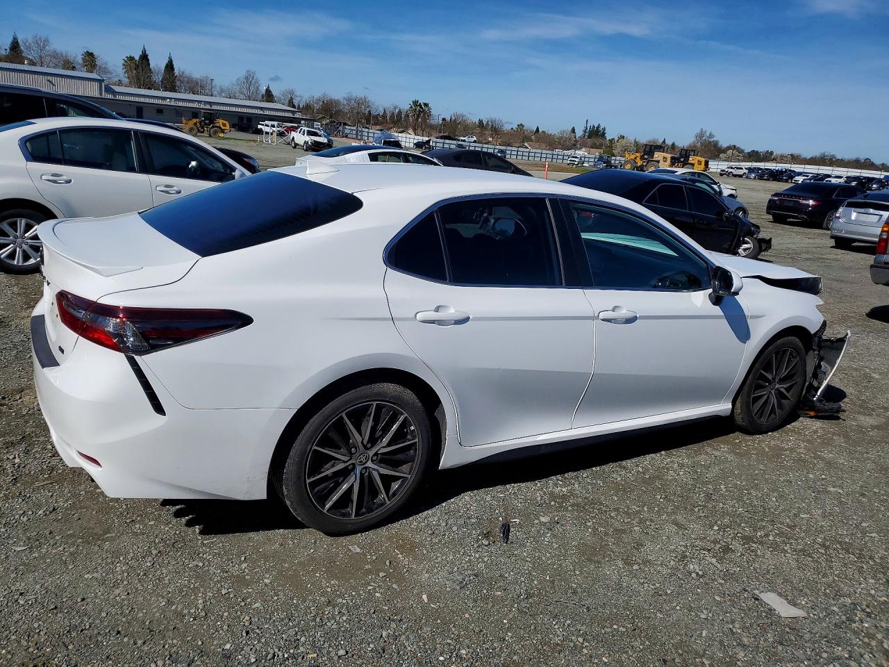 2021 TOYOTA CAMRY SE photo 7