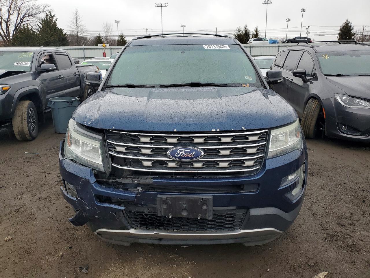 2017 FORD EXPLORER XLT photo 5