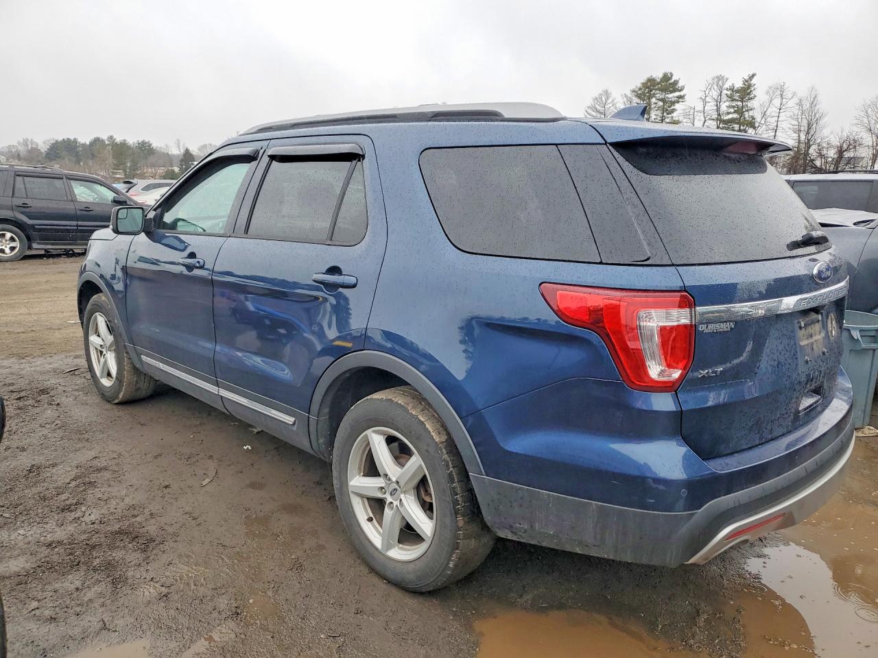 2017 FORD EXPLORER XLT photo 2