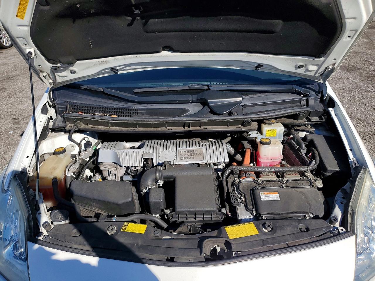 2014 TOYOTA PRIUS THREE photo 11