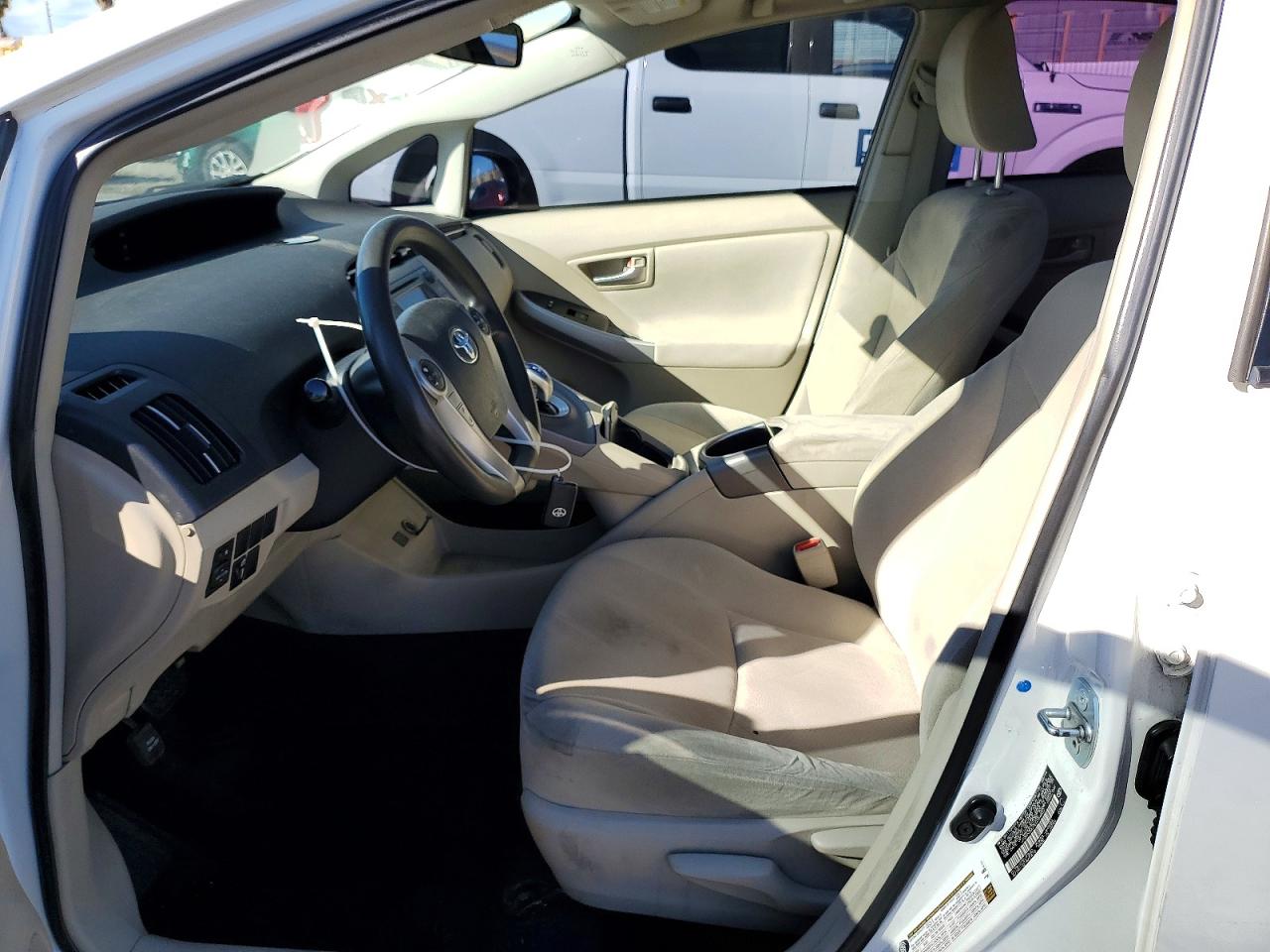 2014 TOYOTA PRIUS THREE photo 7