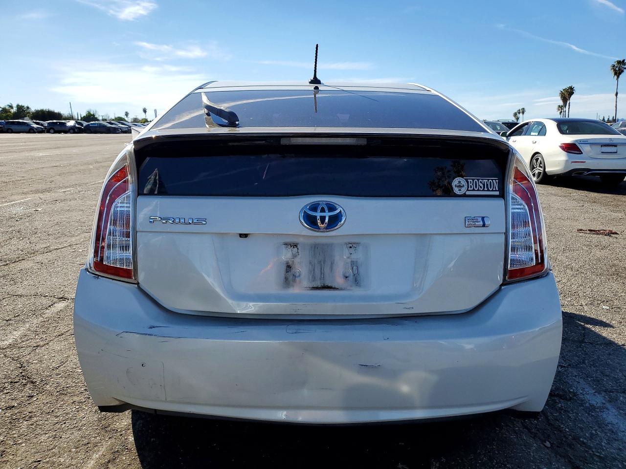 2014 TOYOTA PRIUS THREE photo 6