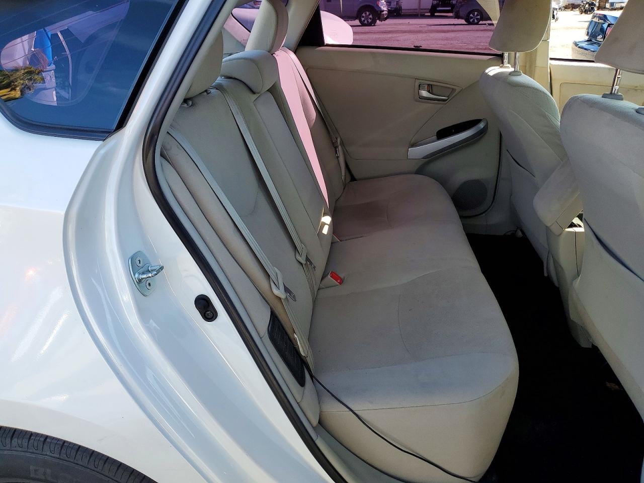 2014 TOYOTA PRIUS THREE photo 10