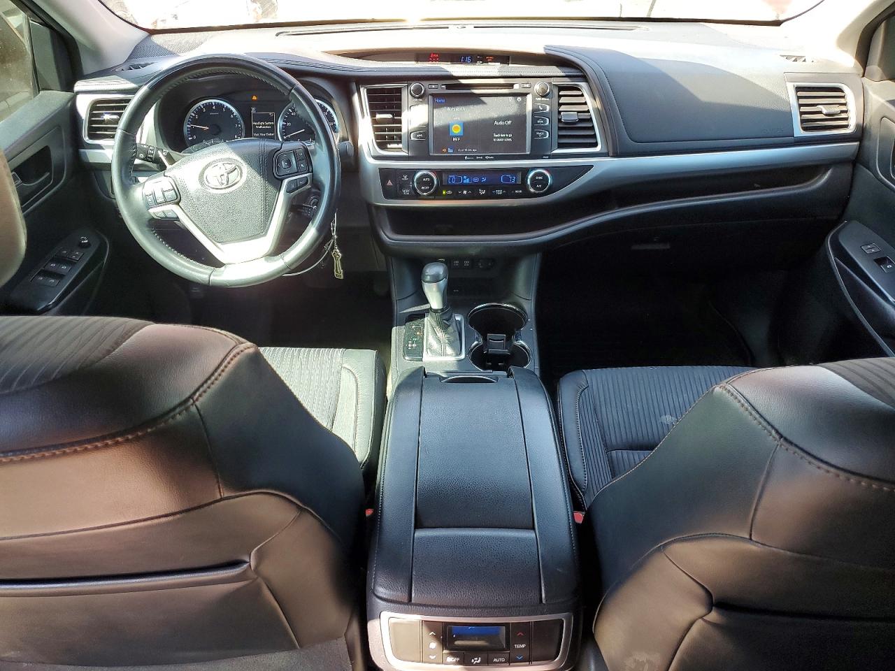 2017 TOYOTA HIGHLANDER LE PLUS photo 15
