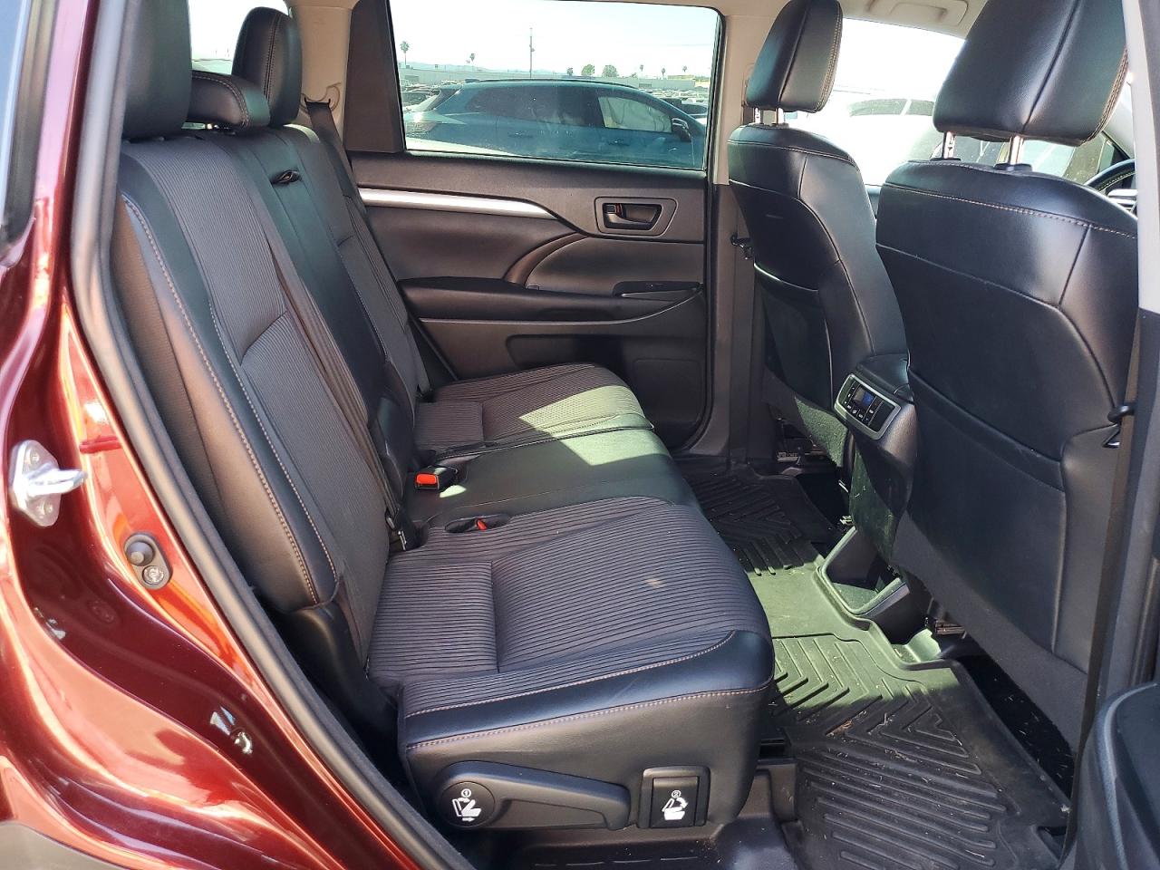 2017 TOYOTA HIGHLANDER LE PLUS photo 21