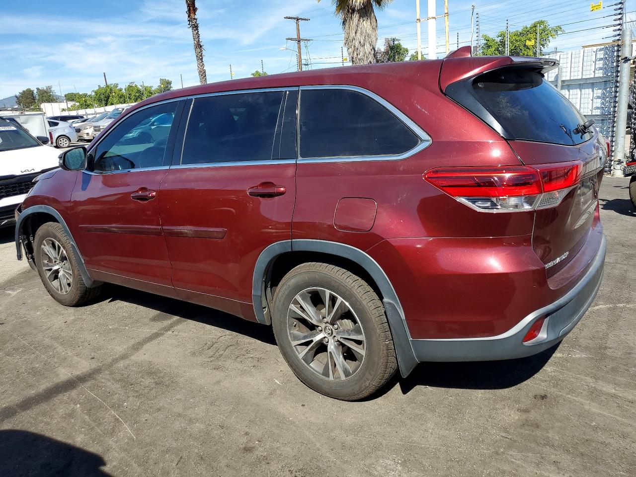 2017 TOYOTA HIGHLANDER LE PLUS photo 3