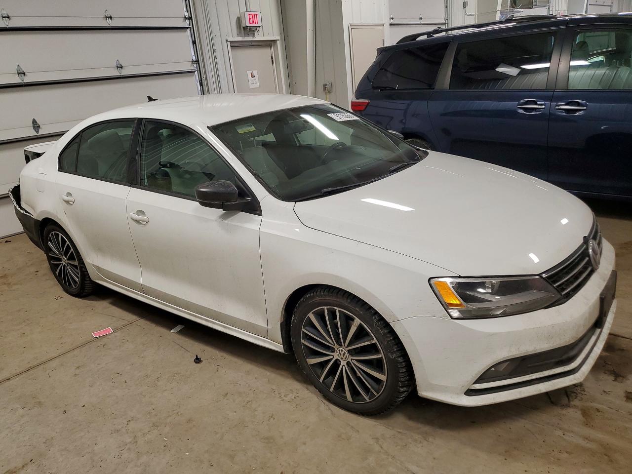 2016 VOLKSWAGEN JETTA SPORT photo 4