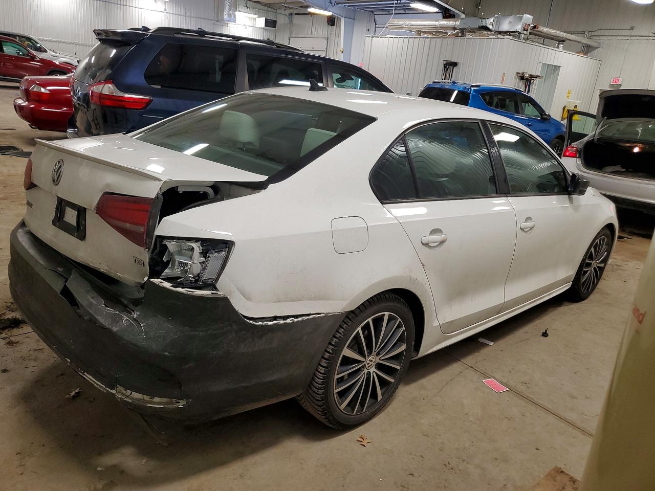 2016 VOLKSWAGEN JETTA SPORT photo 3