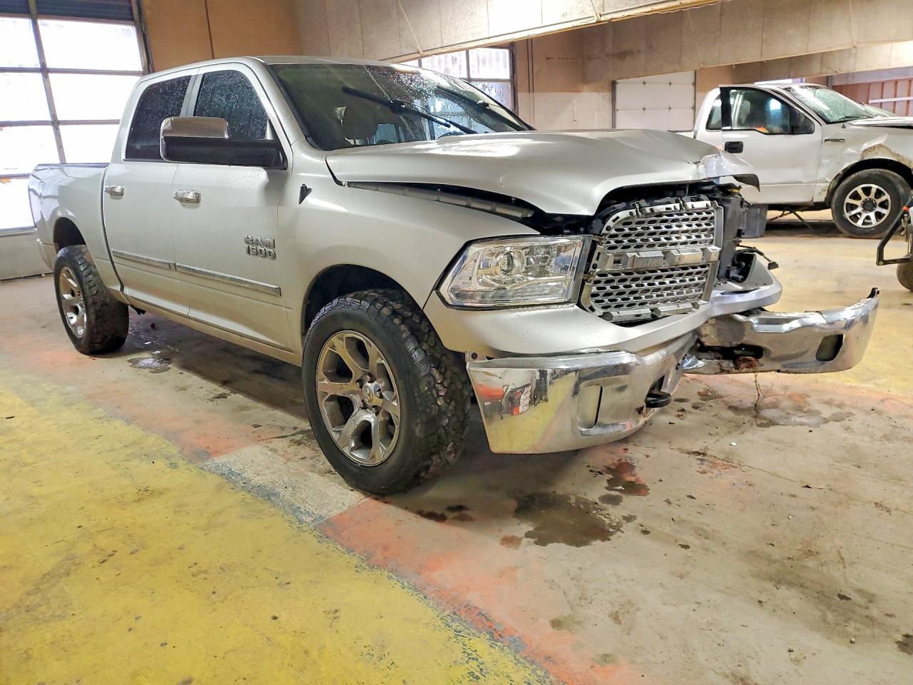 2015 RAM 1500 LARAMIE photo 4