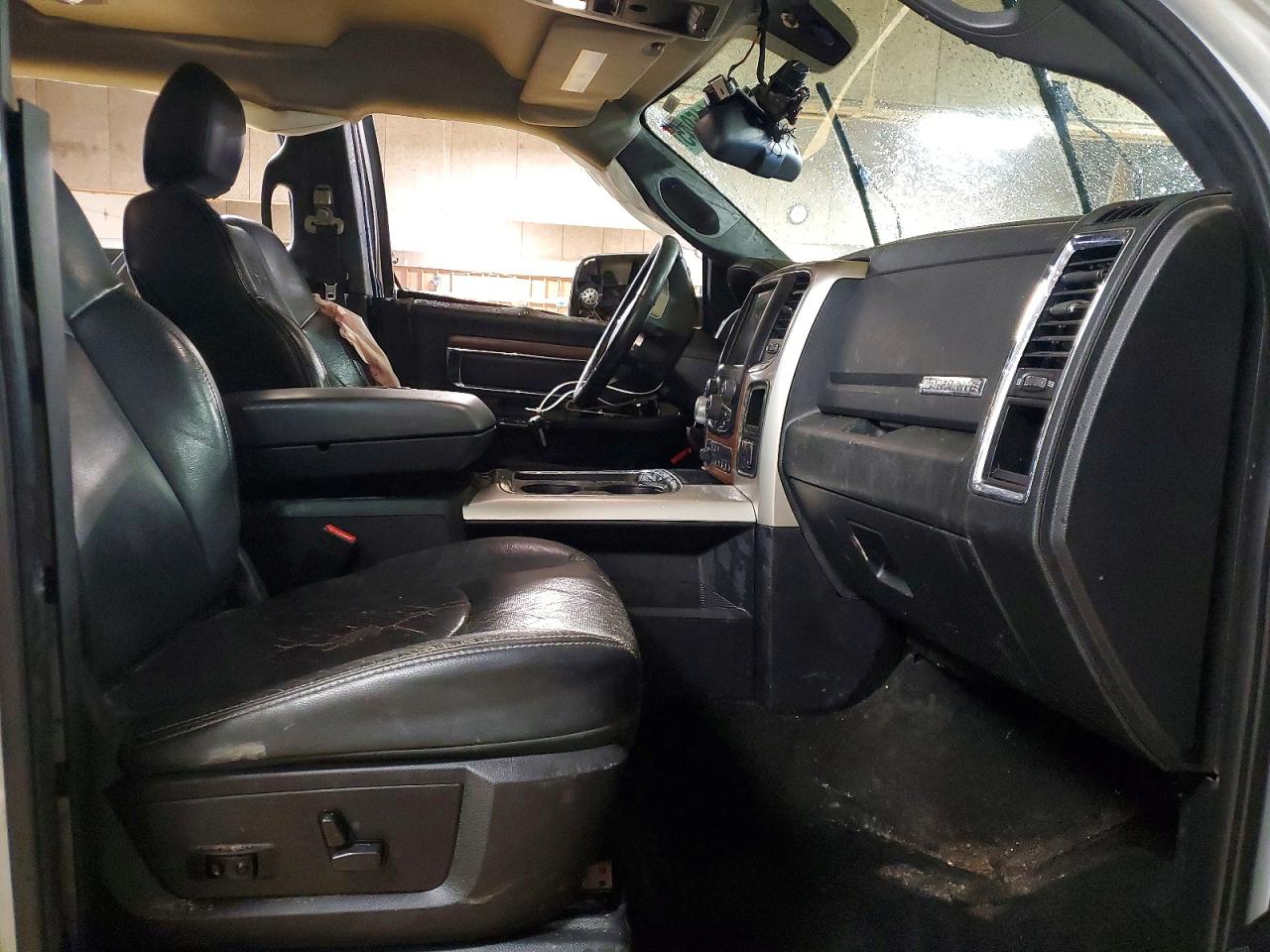 2015 RAM 1500 LARAMIE photo 7