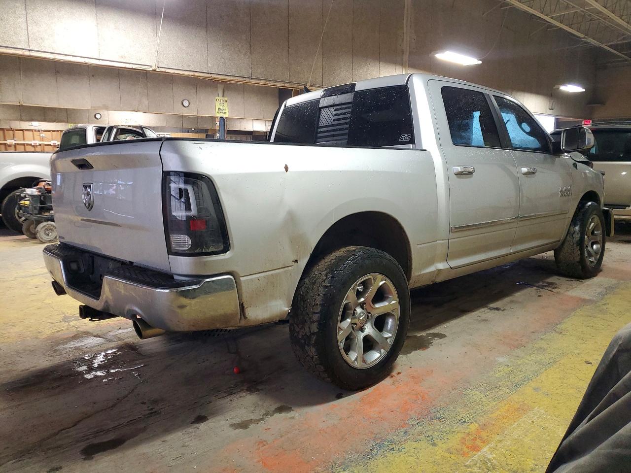 2015 RAM 1500 LARAMIE photo 3
