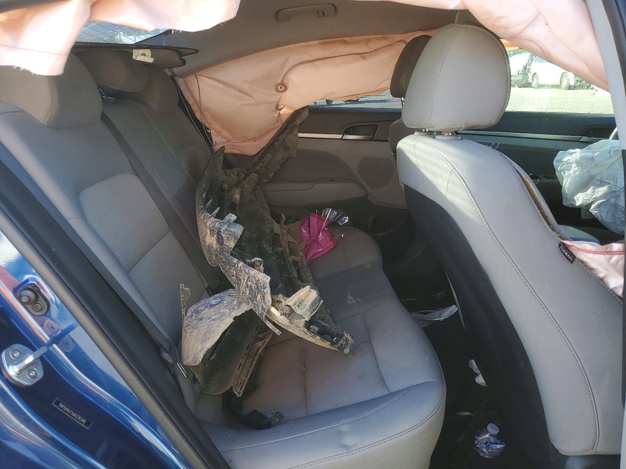 2018 HYUNDAI ELANTRA SEL photo 19