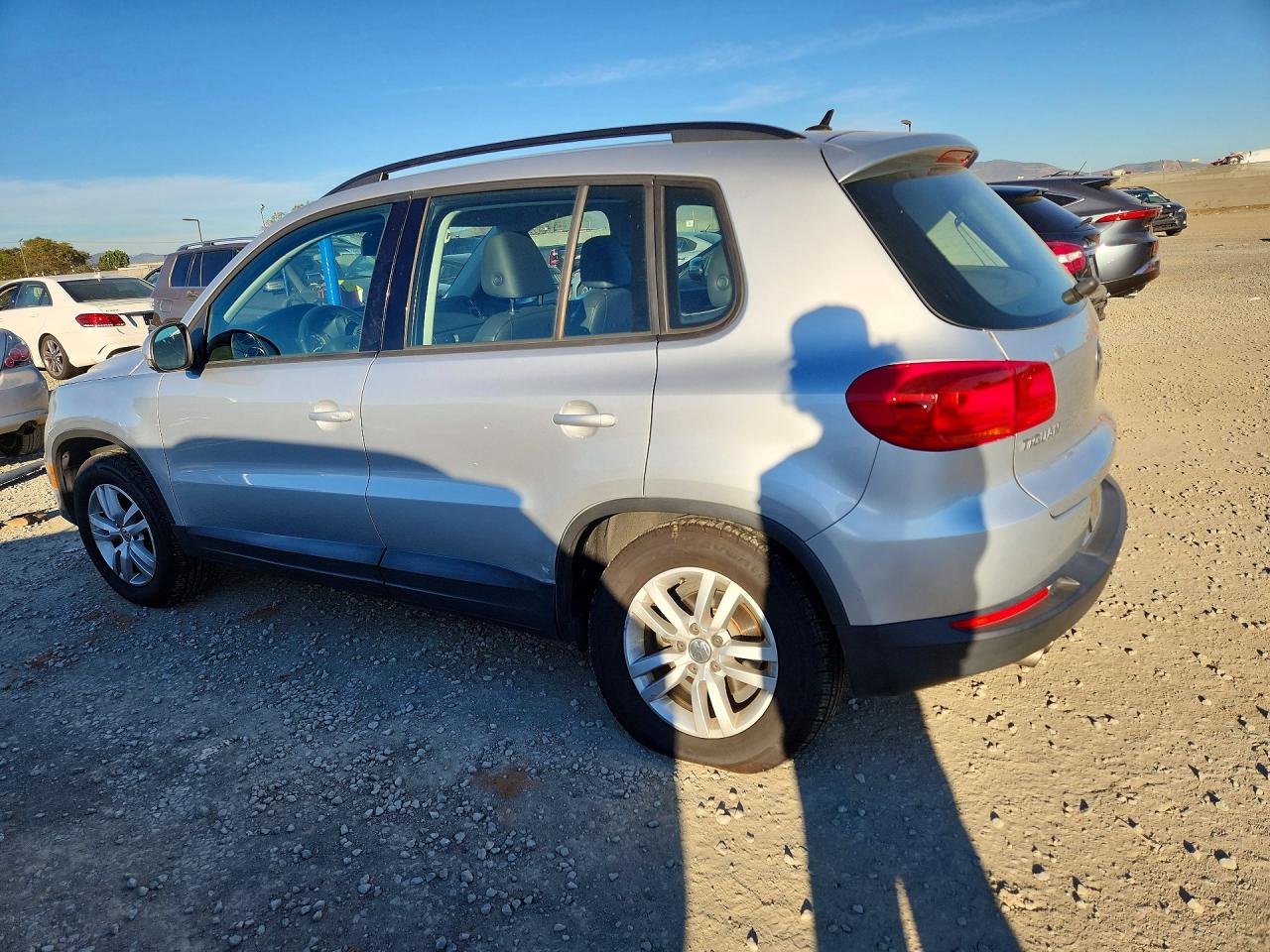 2016 VOLKSWAGEN TIGUAN S photo 3