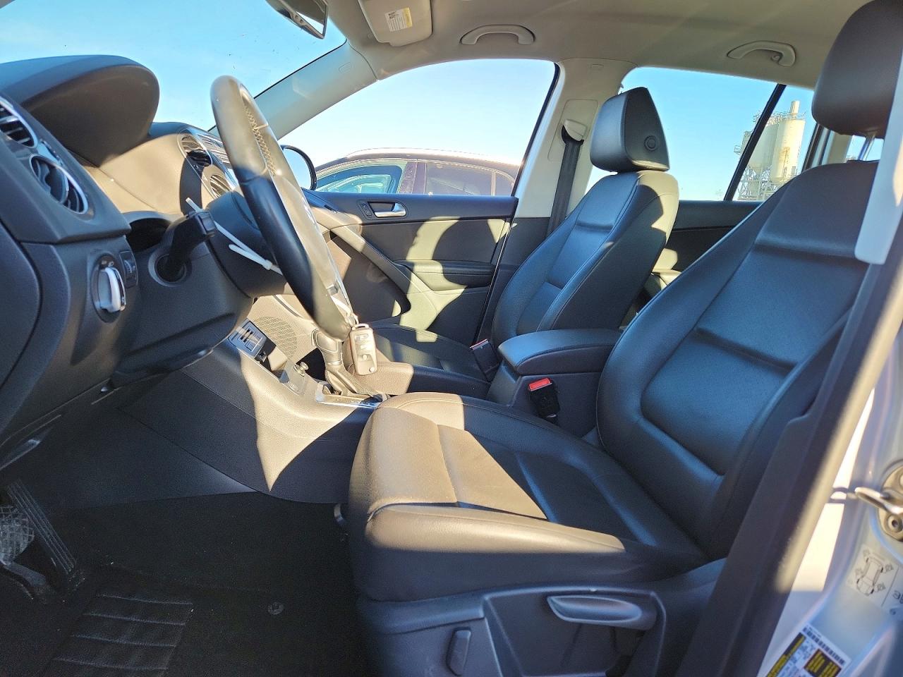 2016 VOLKSWAGEN TIGUAN S photo 13