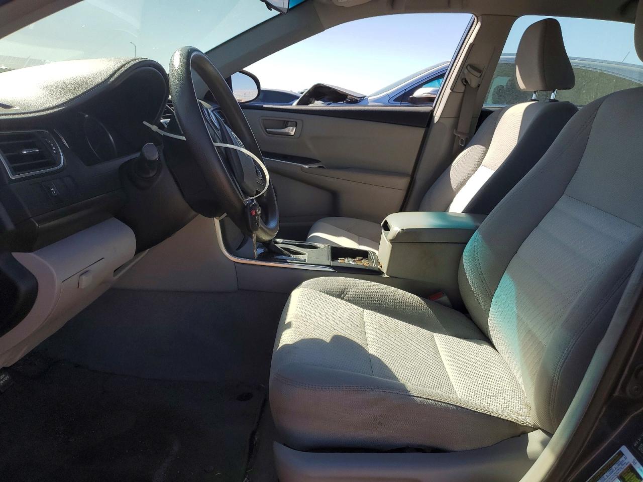 2016 TOYOTA CAMRY LE photo 13