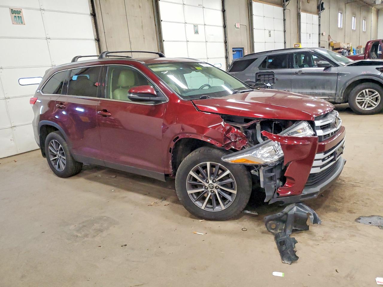 2019 TOYOTA HIGHLANDER XLE photo 4
