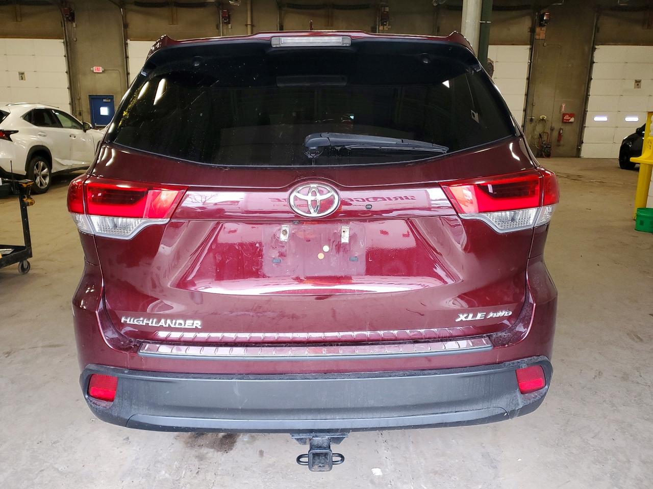 2019 TOYOTA HIGHLANDER XLE photo 6