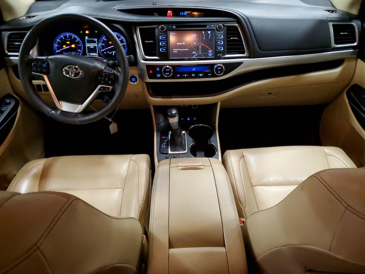 2019 TOYOTA HIGHLANDER XLE photo 8