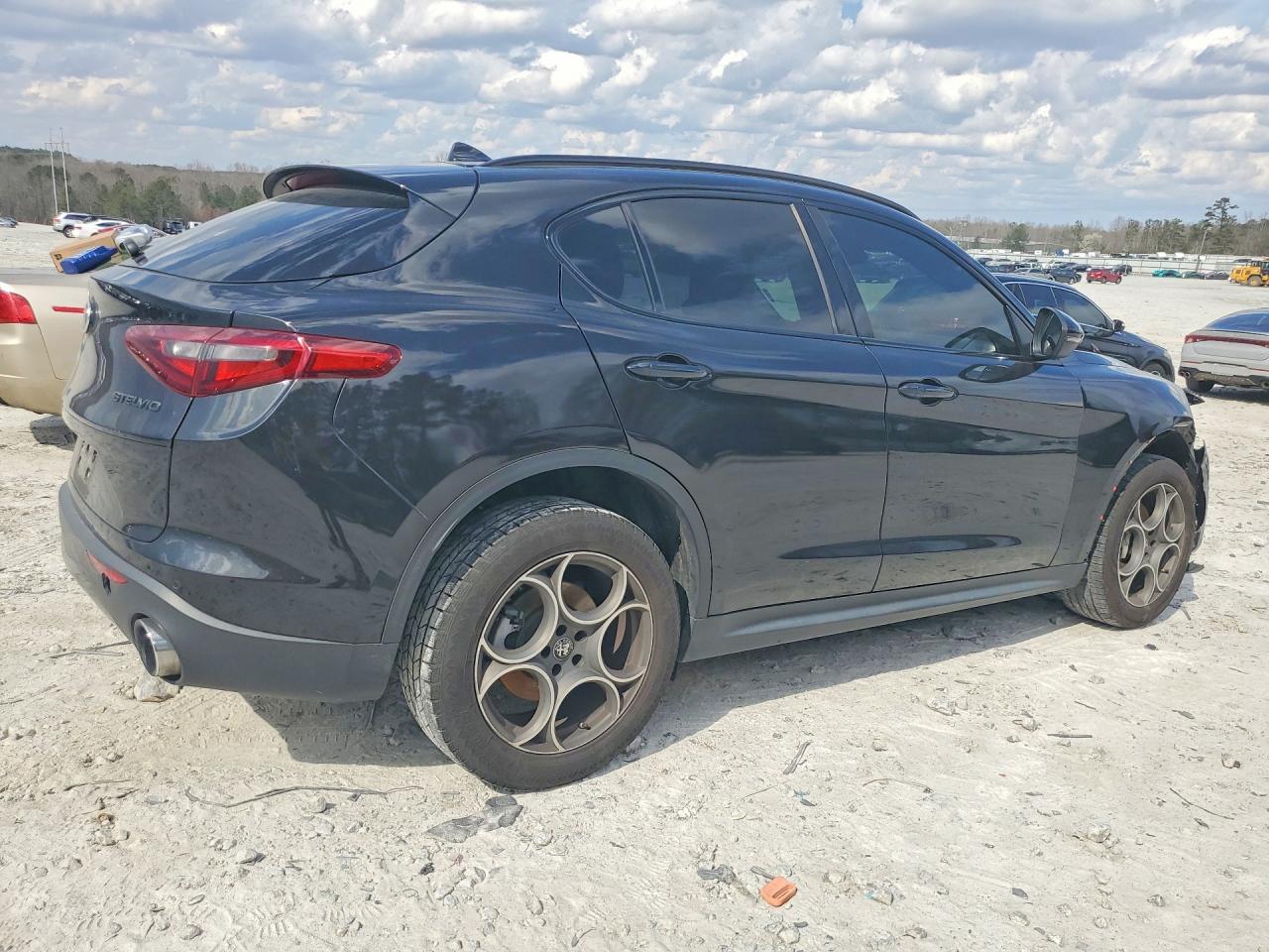 2021 ALFA ROMEO STELVIO SPORT photo 5