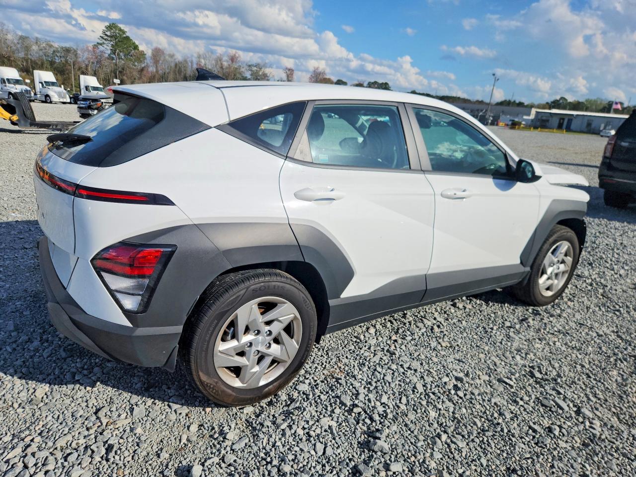 2025 HYUNDAI KONA SE photo 5