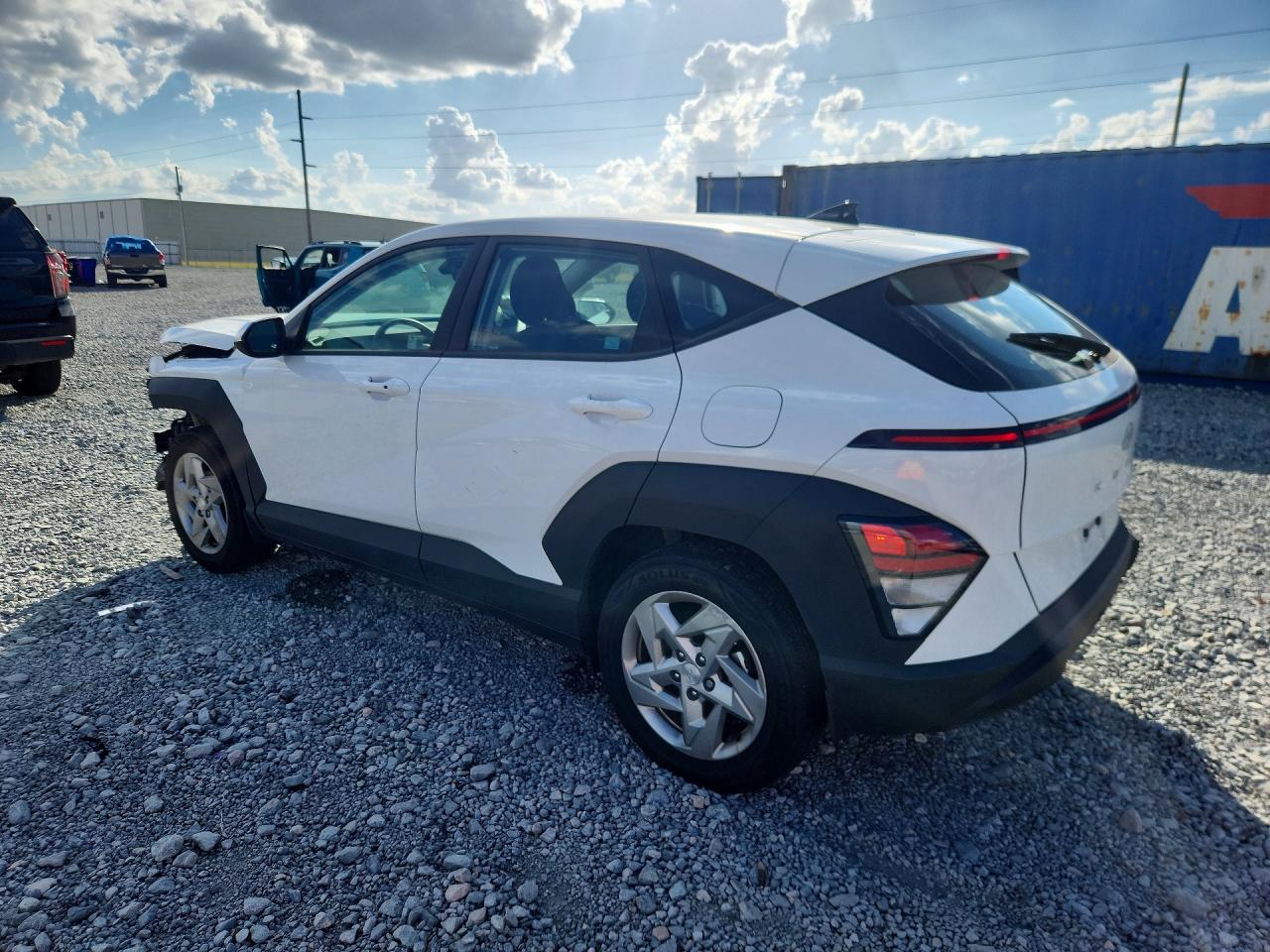 2025 HYUNDAI KONA SE photo 3